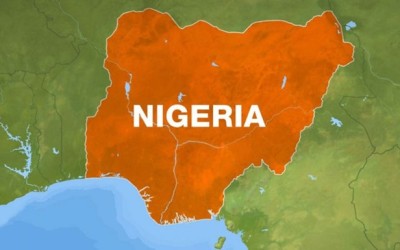Suicide blast kills 29 in Nigeria, prison attack frees 144