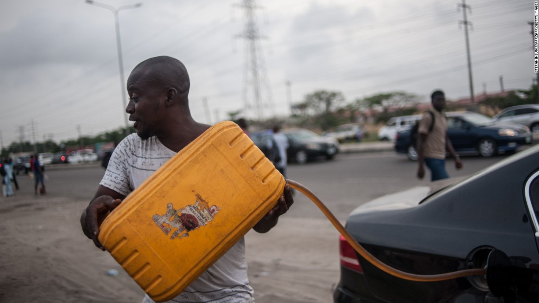 Nigerians Stuck in Queues Nationwide As Fuel Crisis Continues Oyibos