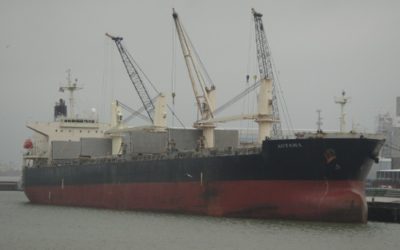 Bulk carrier Columbia River attacked by pirates at Lagos outer anchorage